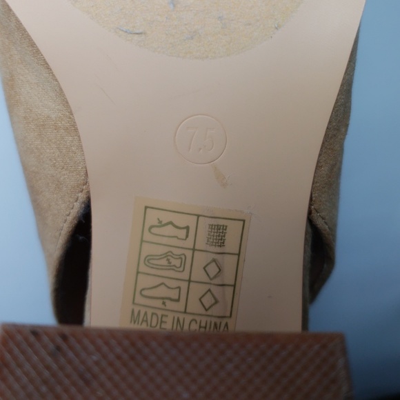 **SOLD*** Fashion Nova Heels - Picture 6 of 7